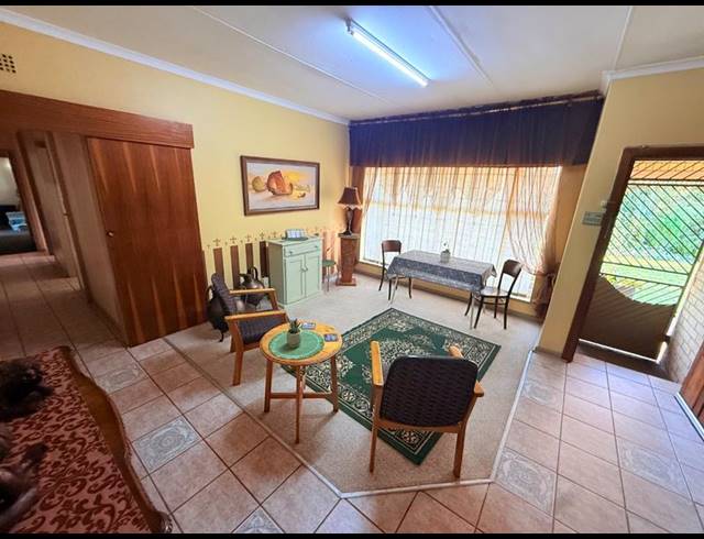 4 BEDROOM HOUSE FOR SALE IN FLORA GARDENS
